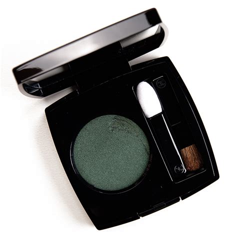 chanel verde eyeshadow review.